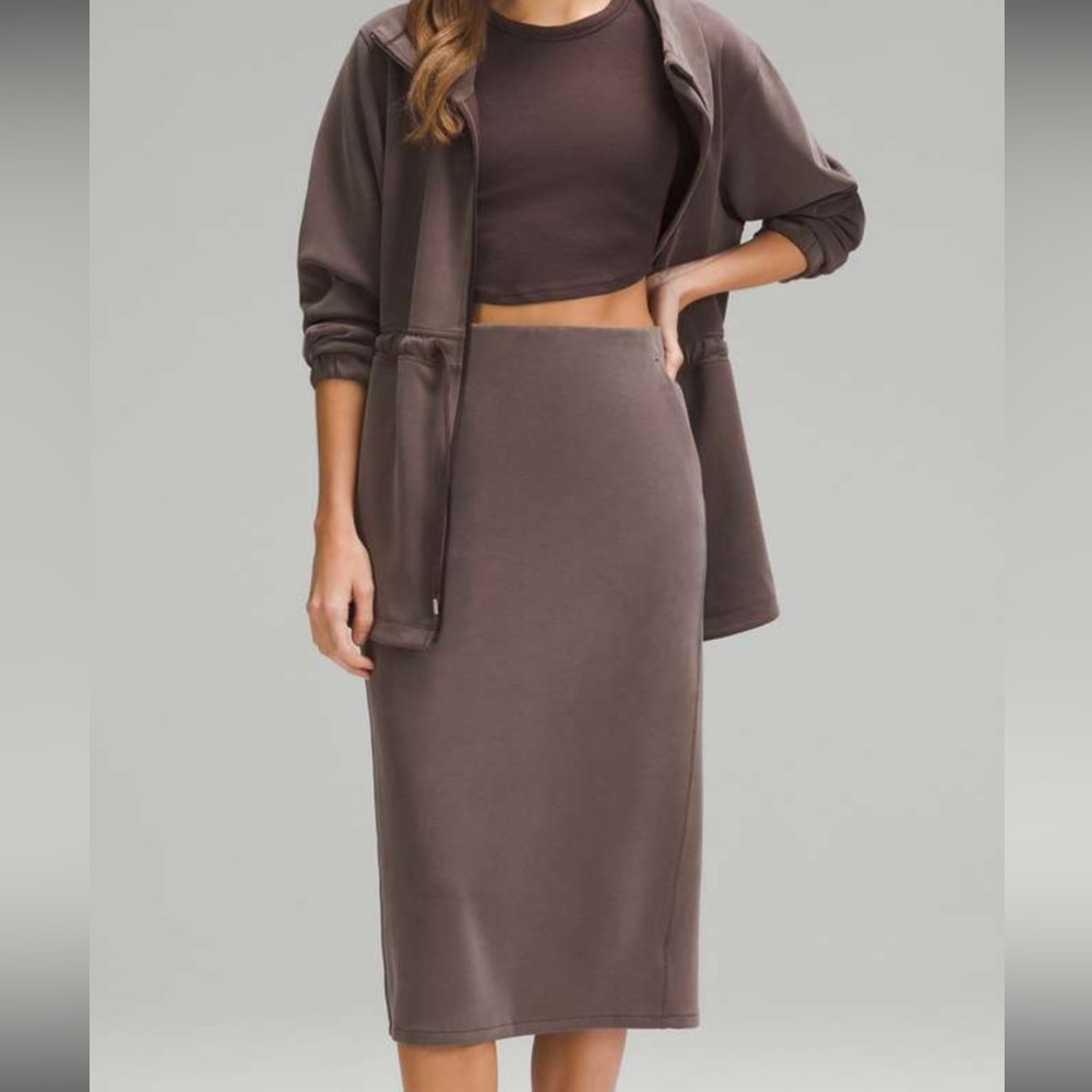 Lululemon Women’s Softstreme Midi Skirt in Espresso